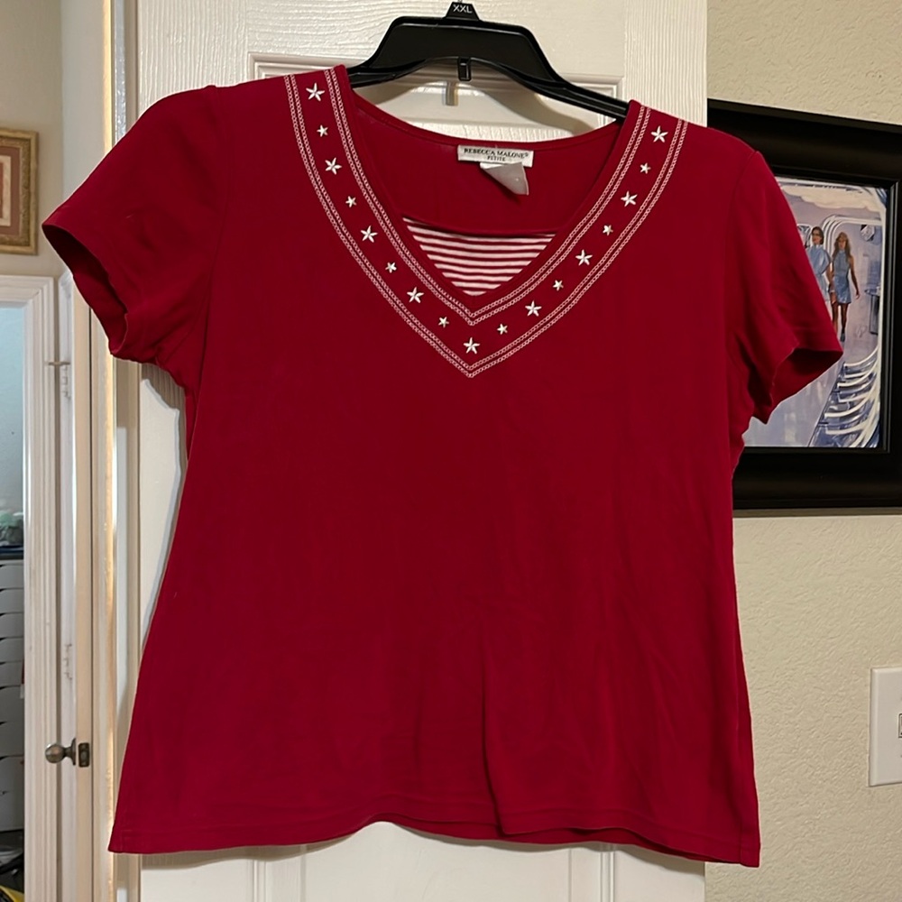 Red cotton v-neck with stars and strips design